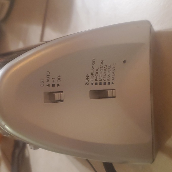 Timex T245S Auto Set Alarm Clock Radio - Picture 3 of 4